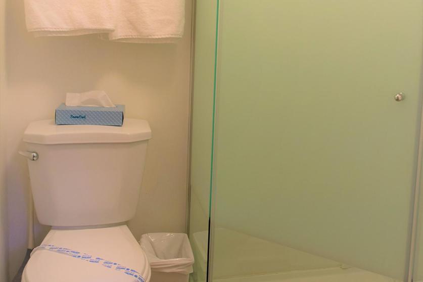 Chalet Beaconsfield Motel Bagian luar foto